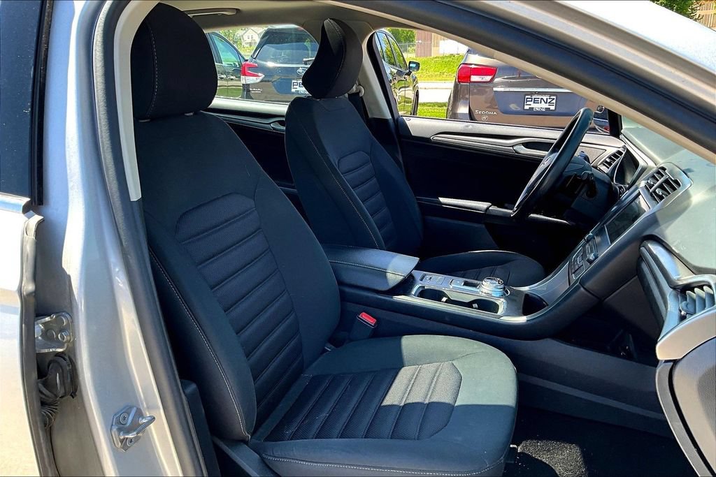 Used 2017 Ford Fusion SE w/ Fusion SE Technology Package FWD image 24