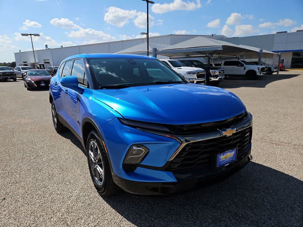 Used 2026 Chevrolet Blazer LT FWD image 2