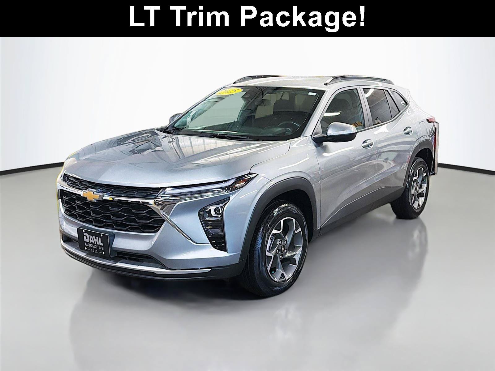Used 2025 Chevrolet Trax LT w/ Driver Confidence Package FWD image 4