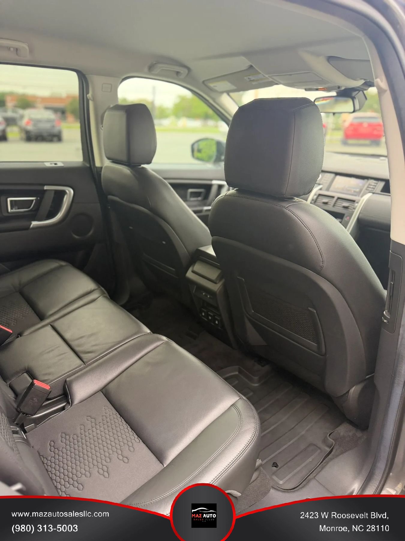 Used 2018 Land Rover Discovery Sport SE AWD/4WD image 16