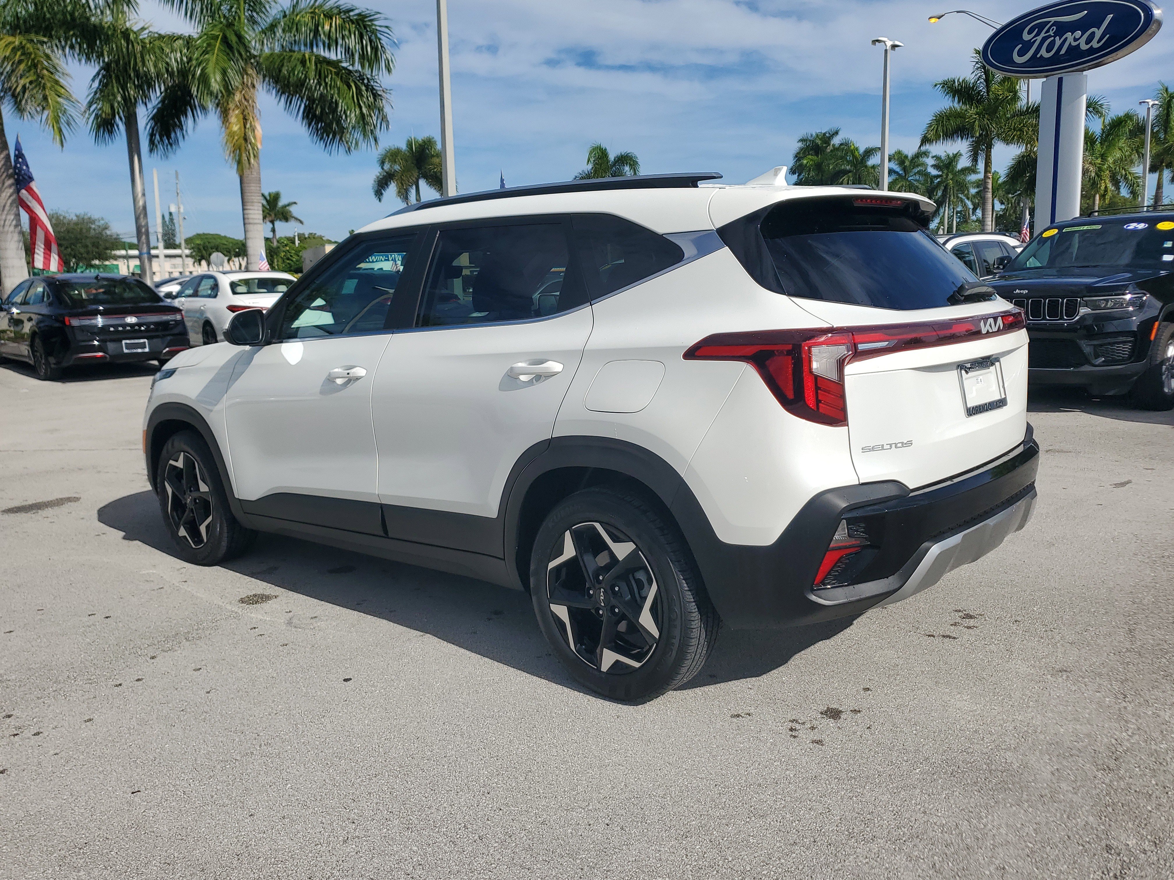 Used 2024 Kia Seltos EX image 8