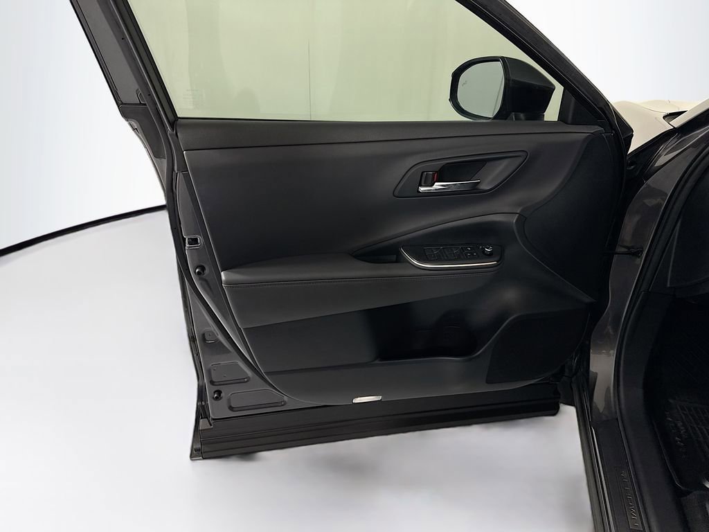 Used 2023 Toyota Crown XLE image 24