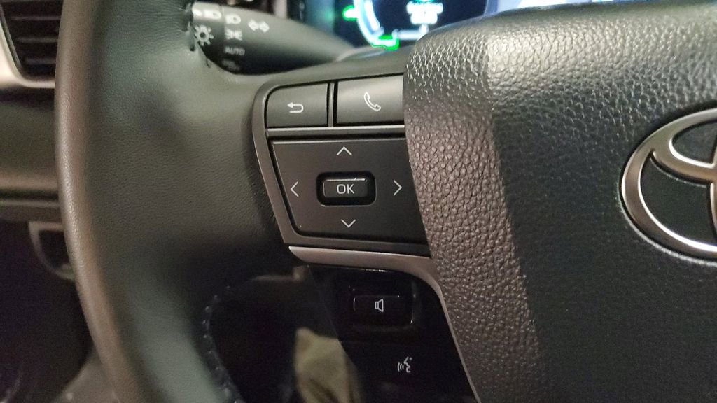 Used 2025 Toyota Camry XSE image 32