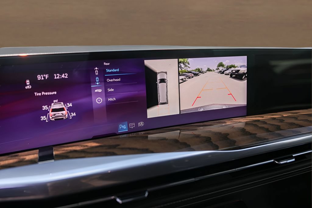 Certified 2025 Cadillac Escalade ESV Sport Platinum AWD/4WD image 17