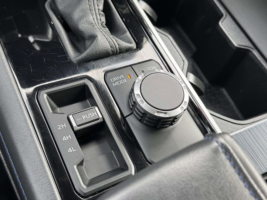 Used 2024 Toyota Sequoia Platinum image 31