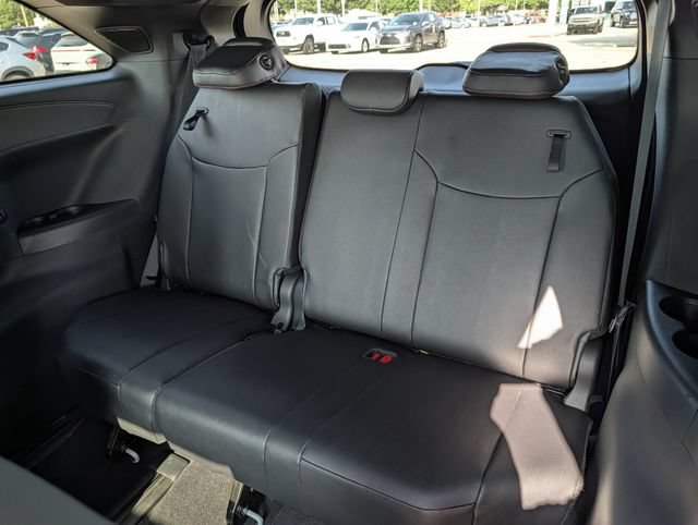 Used 2025 Toyota Sienna XSE w/ XSE Plus Package AWD/4WD image 30