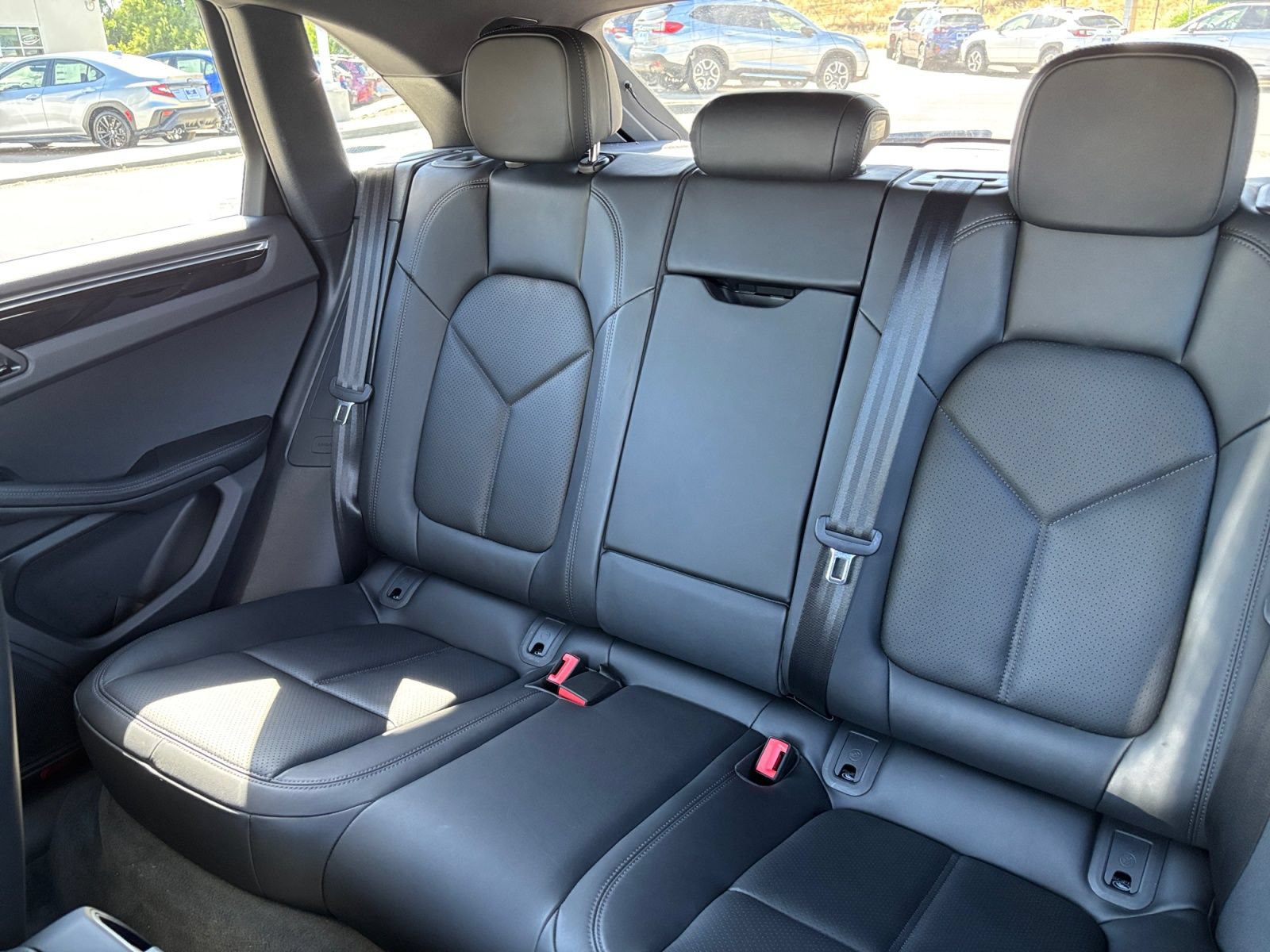 Used 2025 Porsche Macan AWD/4WD image 16