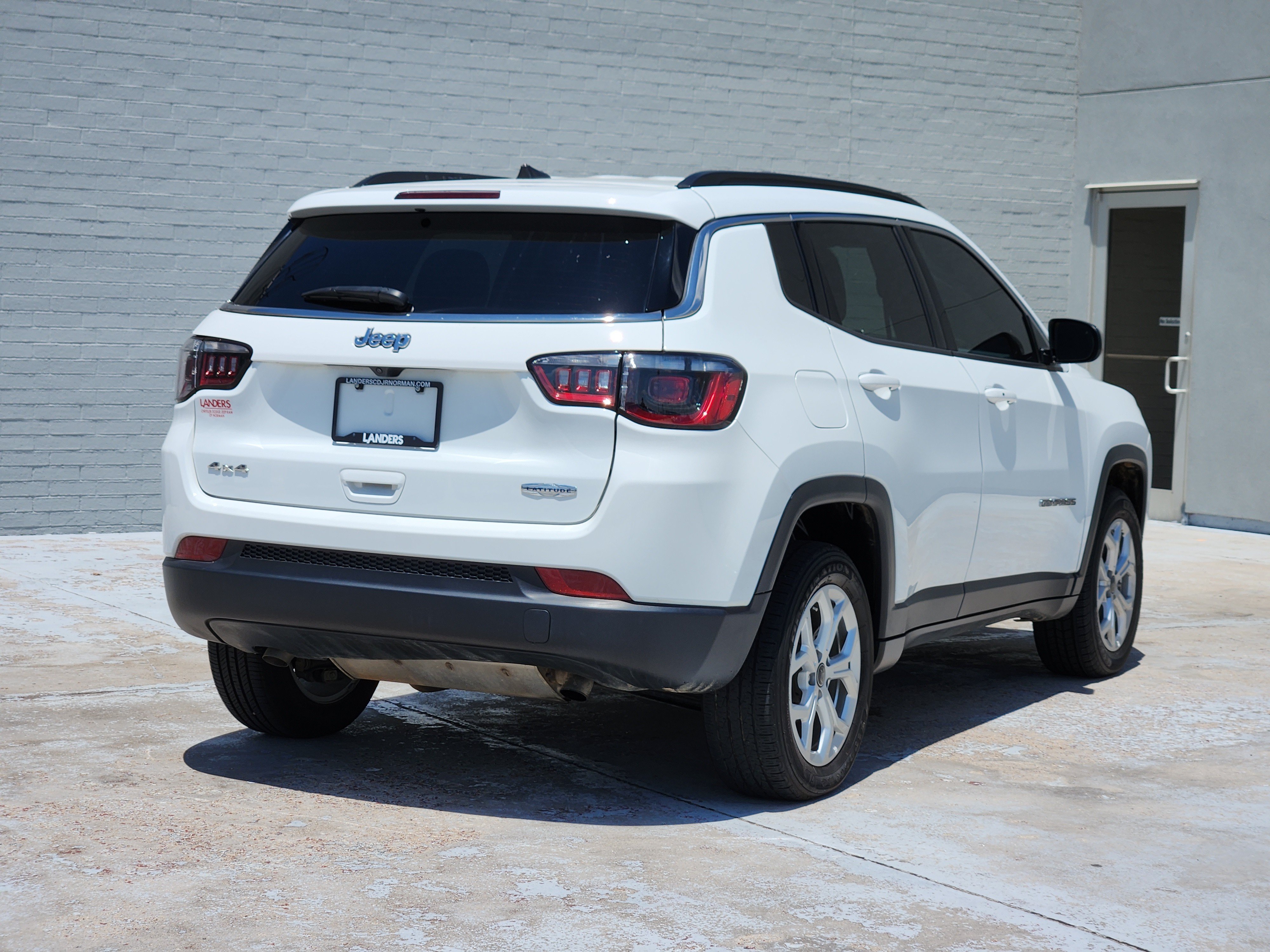 Used 2025 Jeep Compass Latitude AWD/4WD image 8