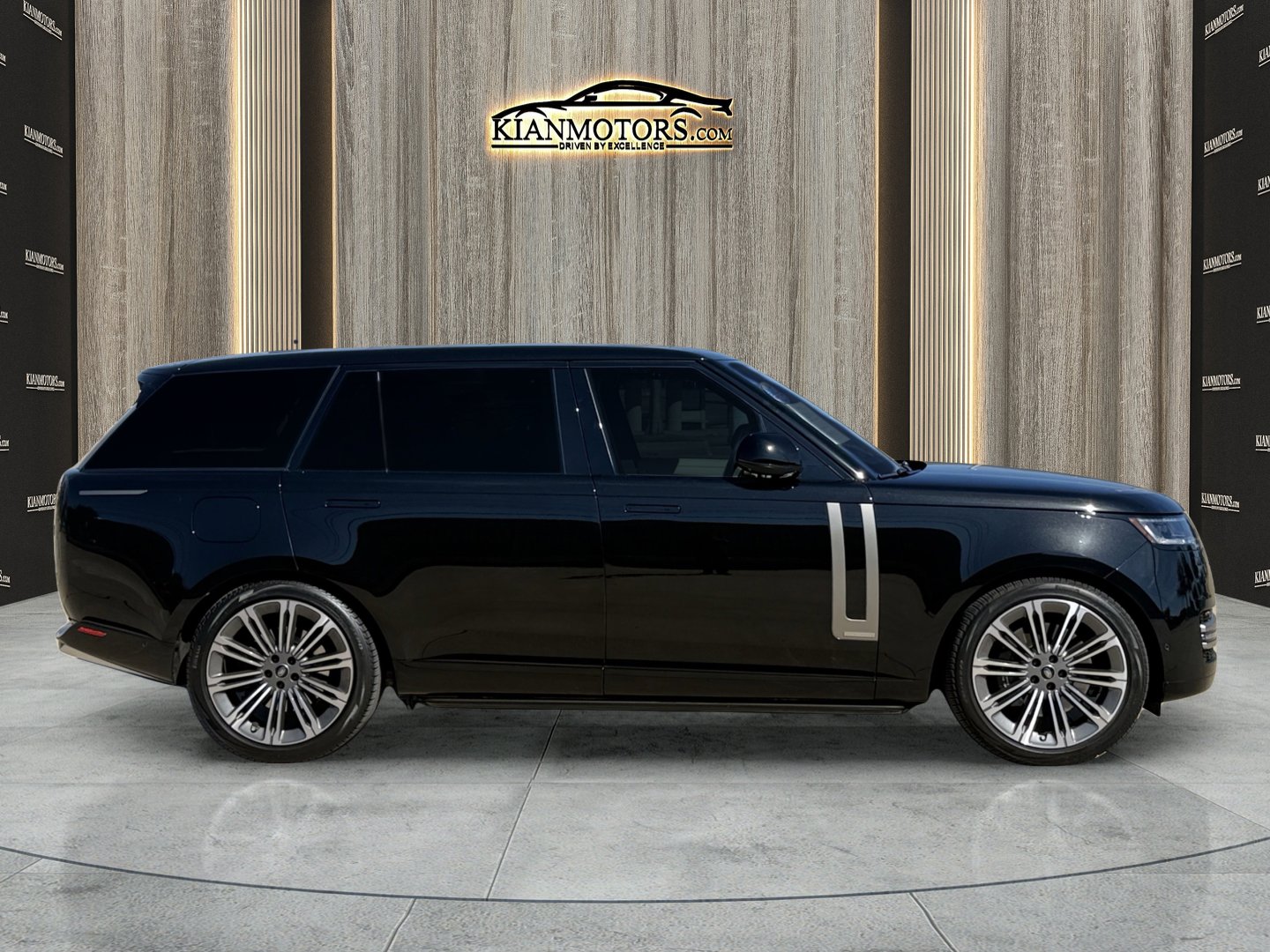 Used 2023 Land Rover Range Rover Long Wheelbase Autobiography image 11