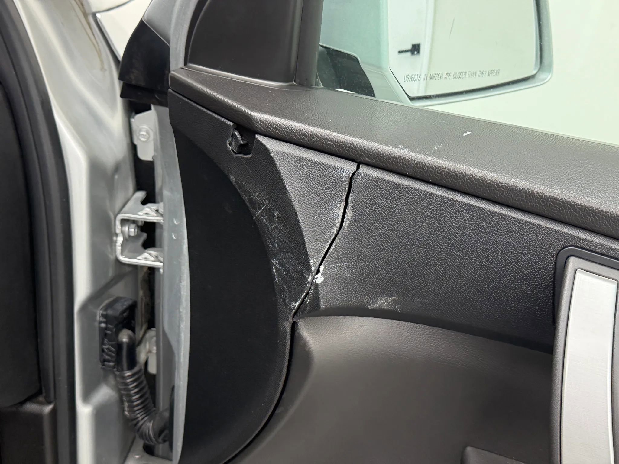 Used 2010 GMC Acadia SLT w/ Technology Package image 16