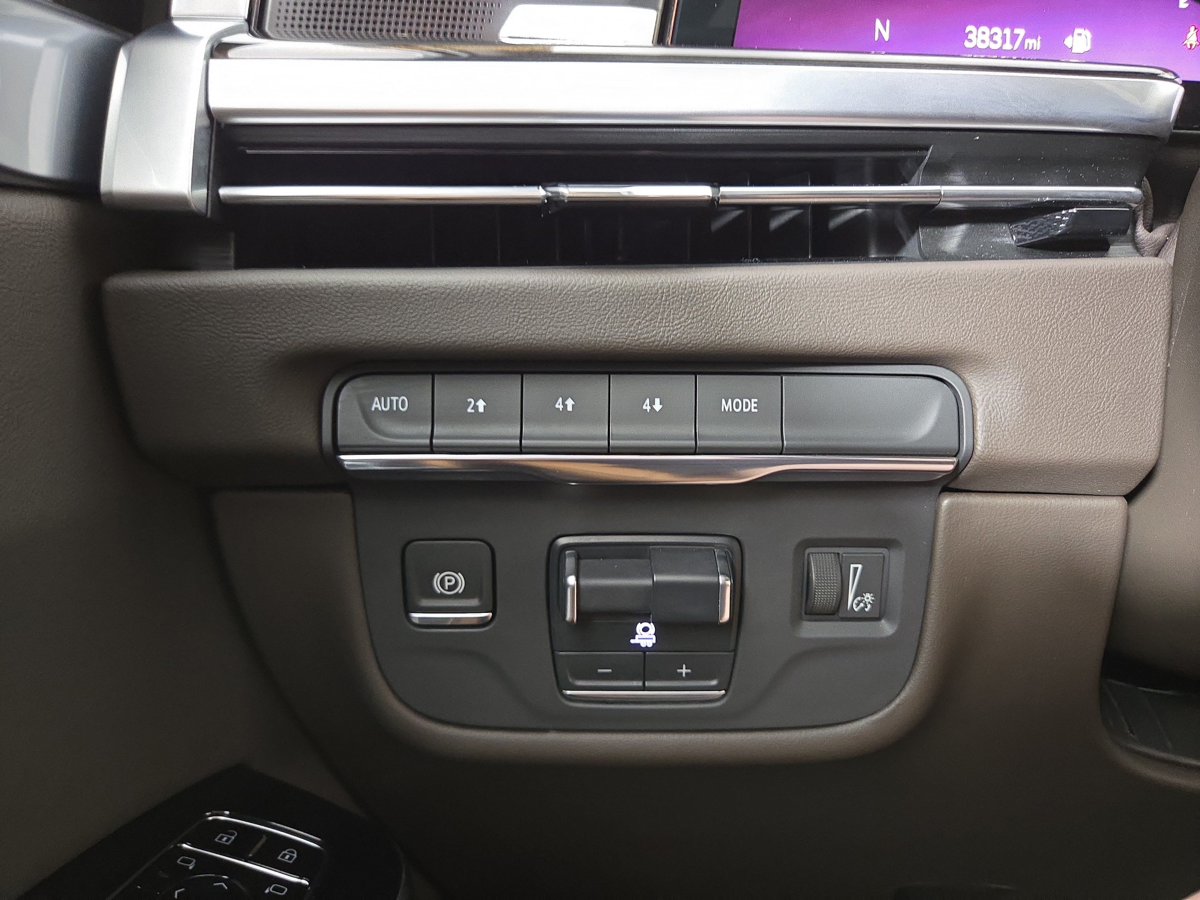 Certified 2025 Cadillac Escalade Premium Luxury w/ LPO, Floor Liner Package AWD/4WD image 30