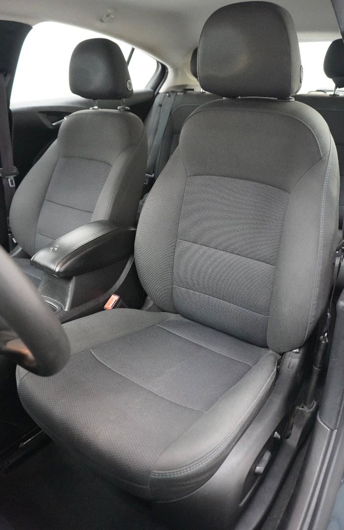 Used 2017 Chevrolet Cruze LT w/ Convenience Package FWD image 4