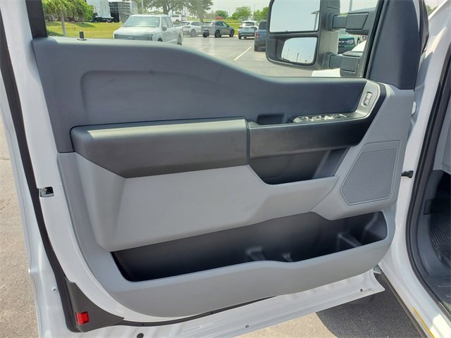 New 2025 Ford F450 XL w/ XL Chrome Package image 13