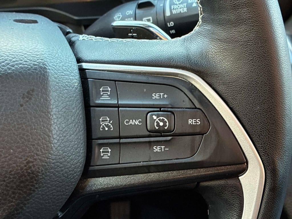 Used 2022 Jeep Grand Cherokee Altitude AWD/4WD image 24