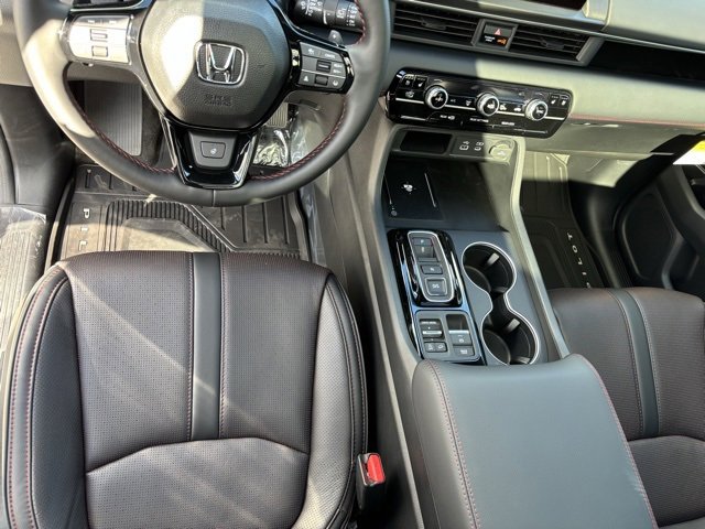 New 2025 Honda Pilot Black Edition image 15