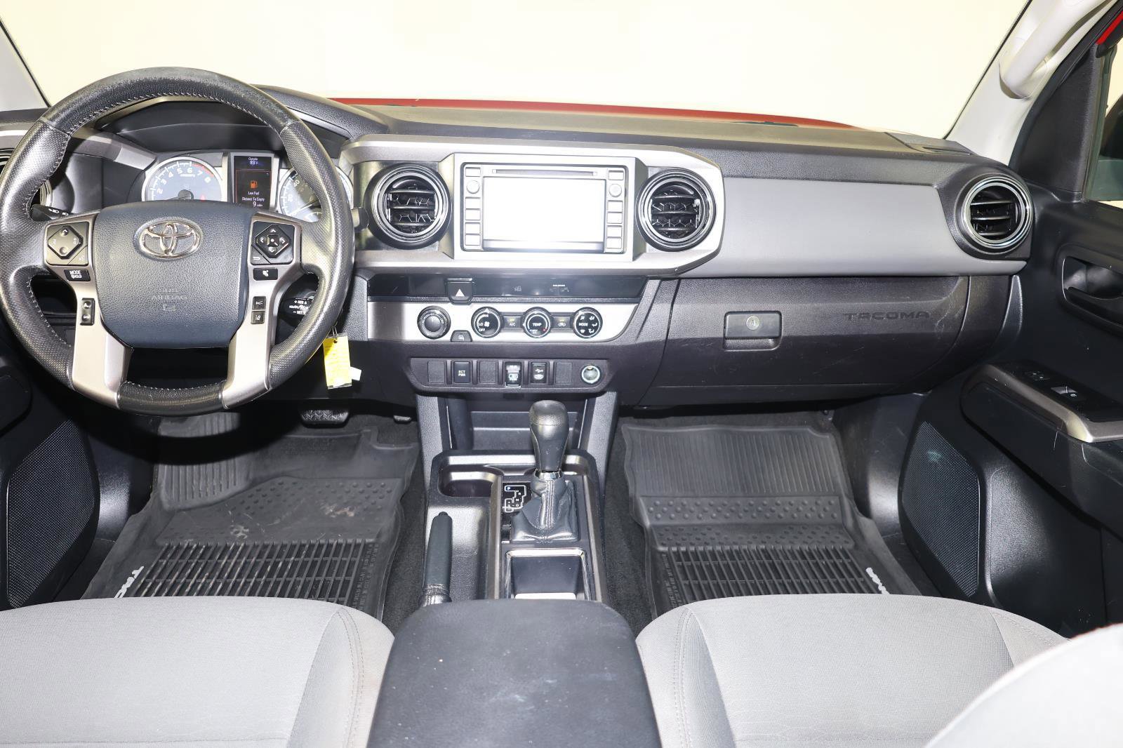 Used 2018 Toyota Tacoma SR5 AWD/4WD image 10