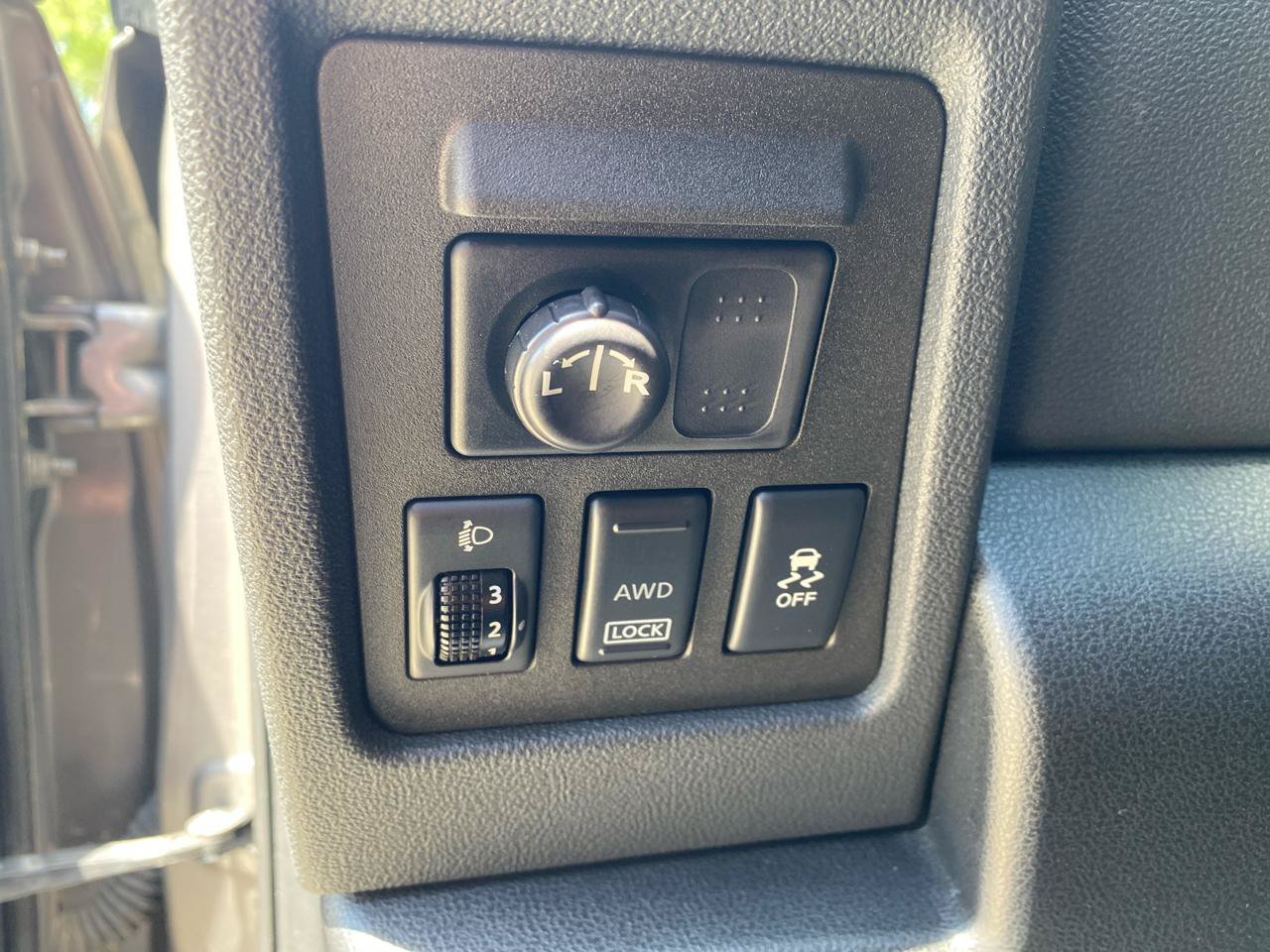 Used 2012 Nissan Rogue SL AWD/4WD image 17