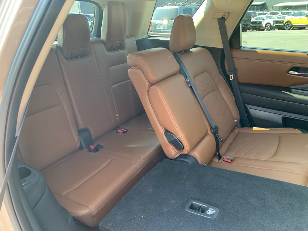 Certified 2024 Nissan Pathfinder Platinum w/ Cargo Package FWD image 32