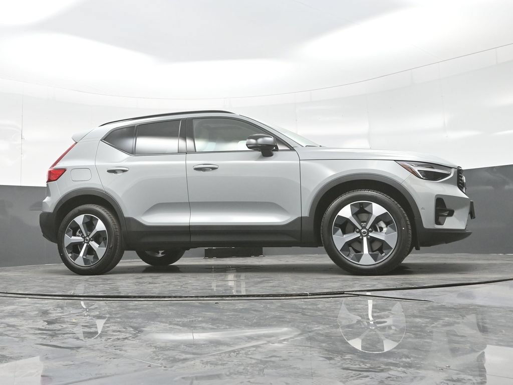 New 2026 Volvo XC40 B5 Plus w/ Protection Package Premier AWD/4WD image 25