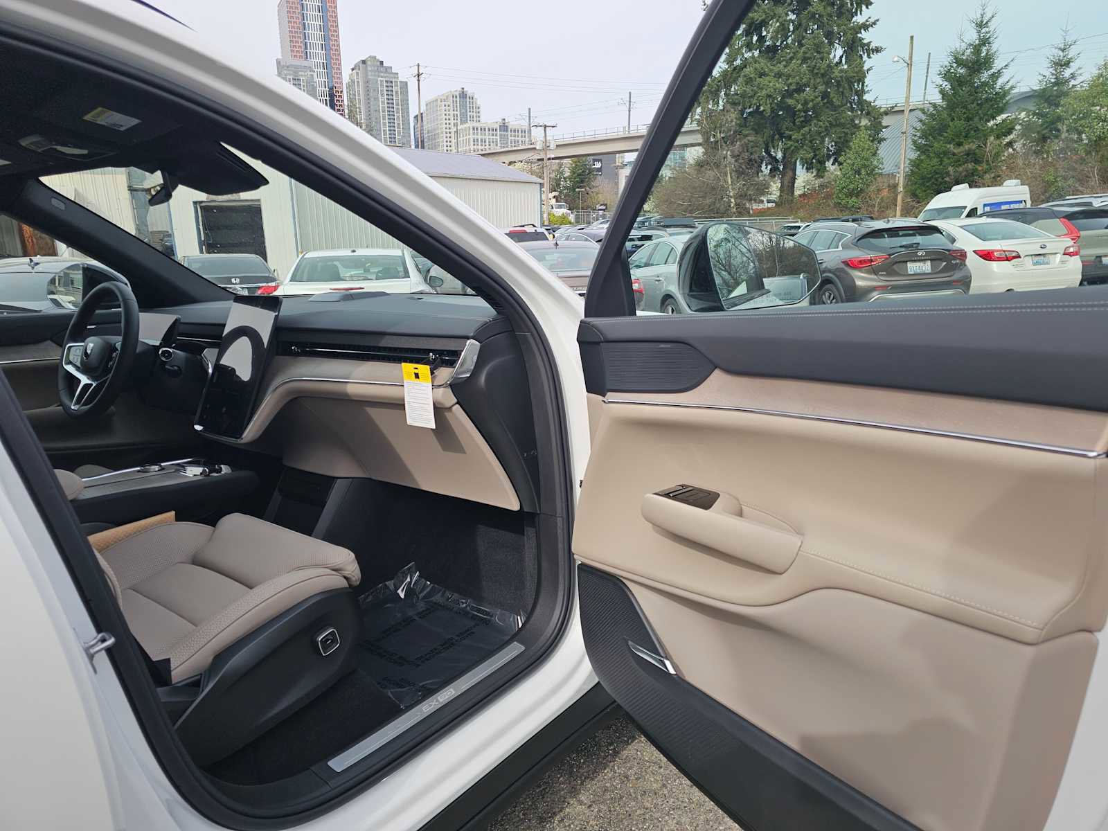 New 2026 Volvo EX90 Ultra image 12