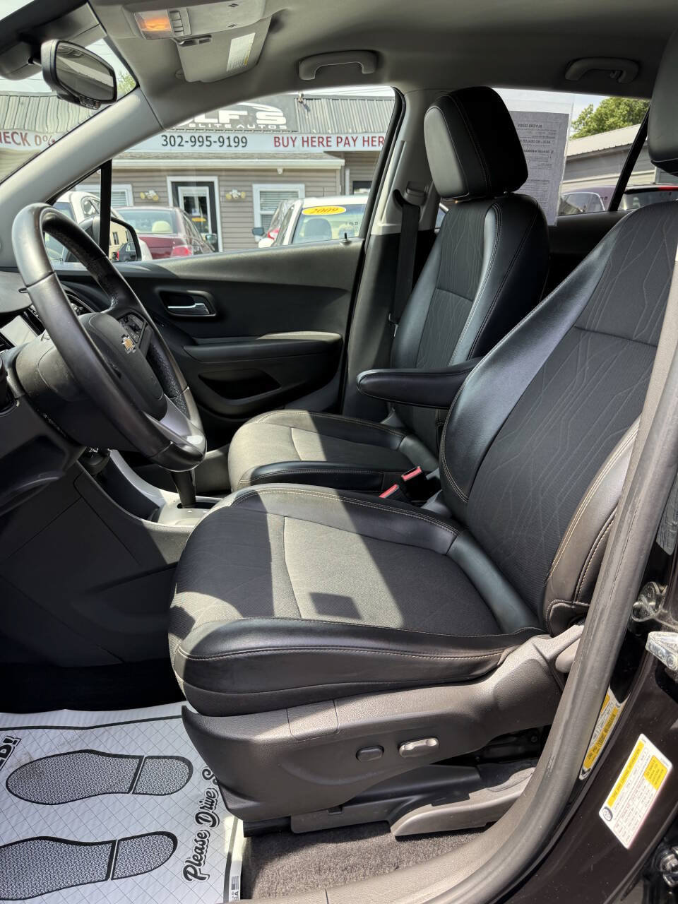 Used 2019 Chevrolet Trax LT w/ LT Convenience Package AWD/4WD image 9