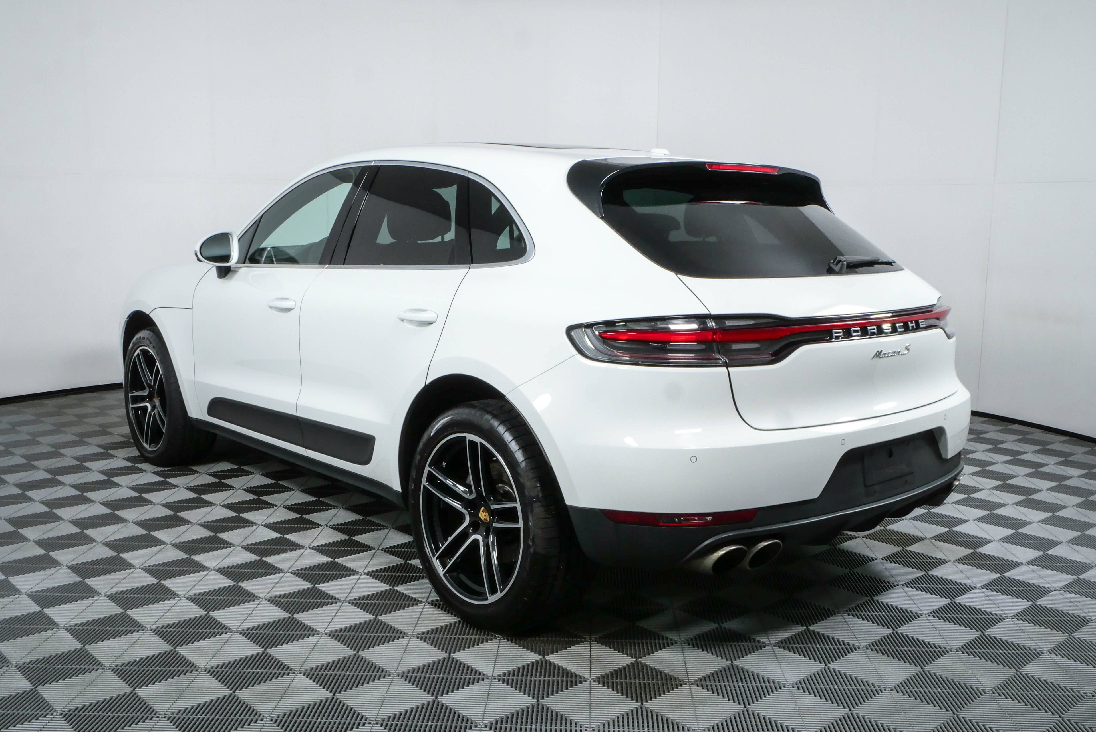 Certified 2021 Porsche Macan S AWD/4WD image 3