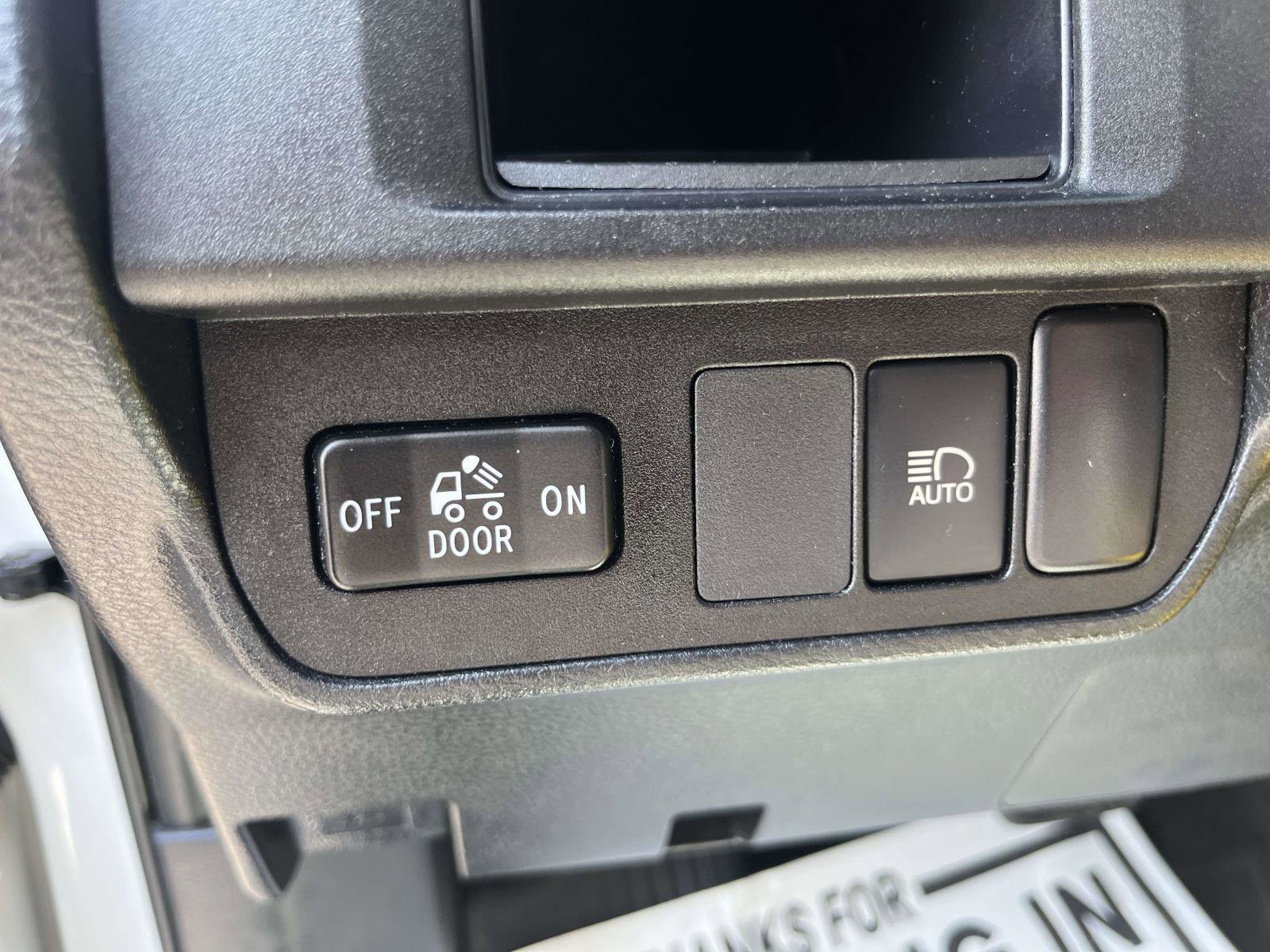 Used 2018 Toyota Tacoma SR w/ SR Convenience Package image 11