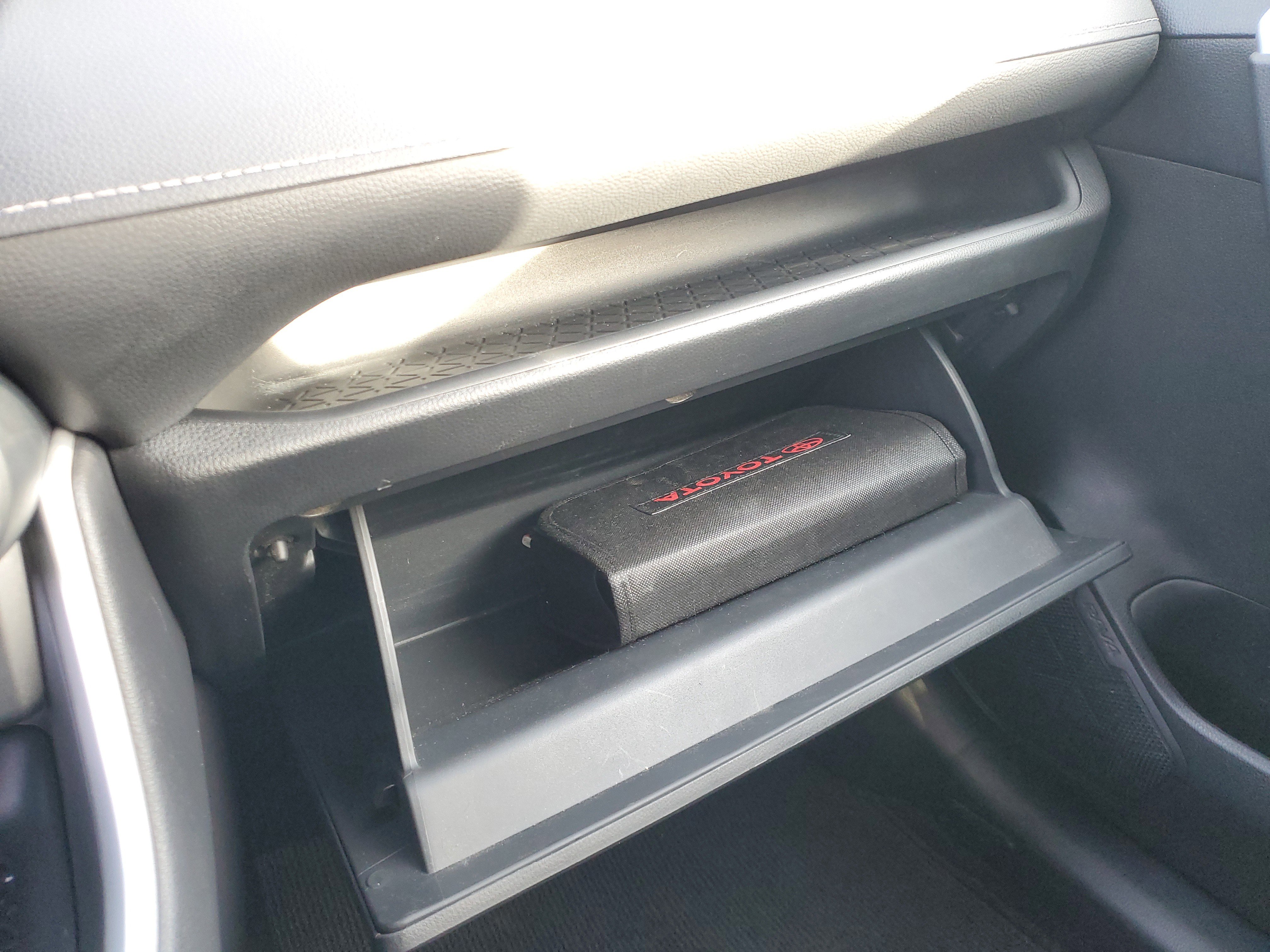 Used 2022 Toyota RAV4 LE image 29