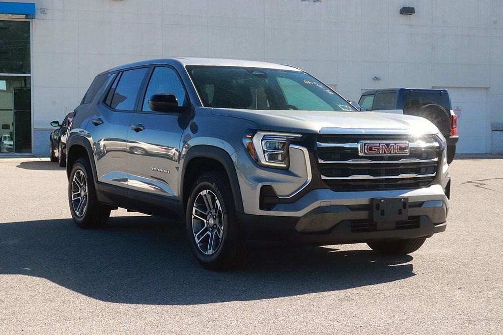Used 2025 GMC Terrain Elevation AWD/4WD image 3