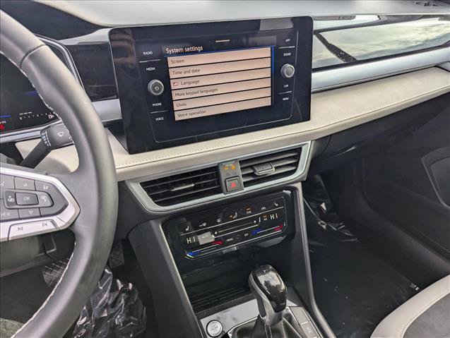 Certified 2025 Volkswagen Taos SE image 17