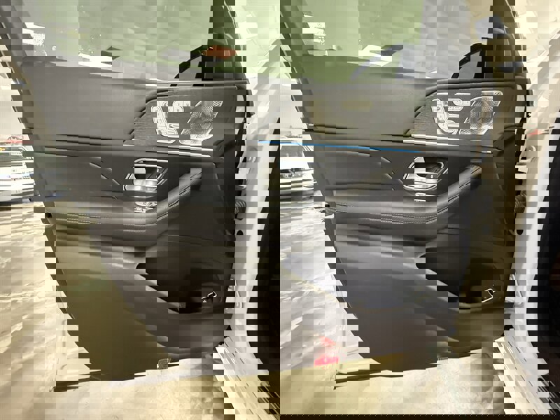 Used 2022 Mercedes-Benz GLE 450 4MATIC w/ AMG Line Exterior image 6