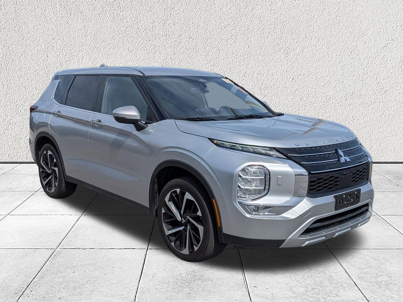 Used 2023 Mitsubishi Outlander SE