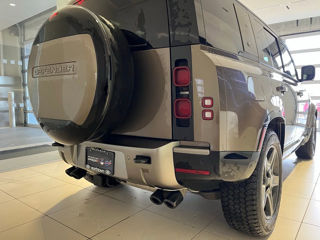 Used 2024 Land Rover Defender 110 X-Dynamic SE image 17