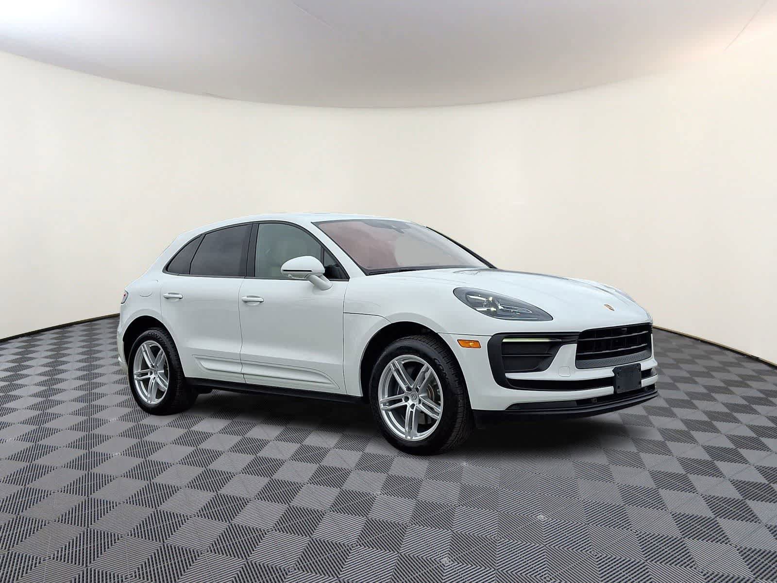 Used 2022 Porsche Macan AWD/4WD image 4