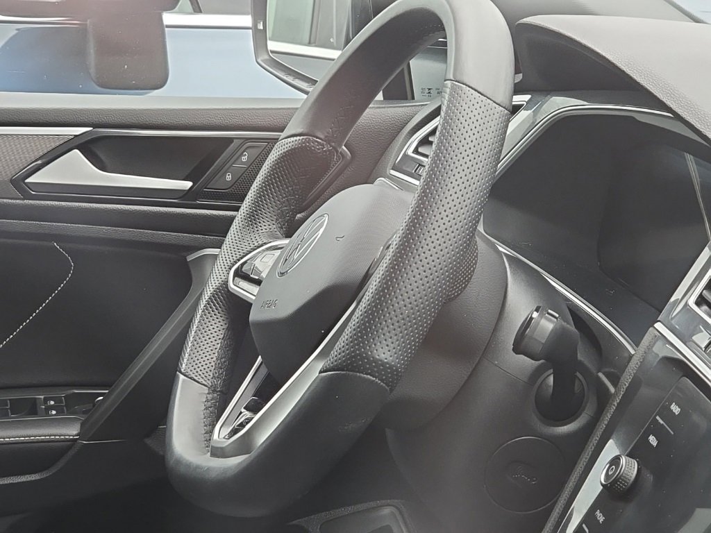 Used 2024 Volkswagen Tiguan SE R-Line image 27