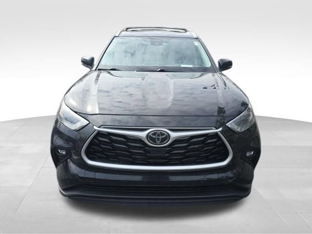 Used 2024 Toyota Highlander XLE image 11