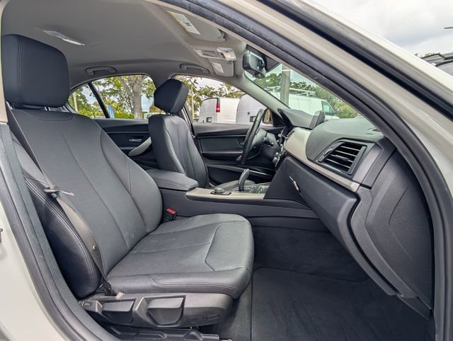 Used 2018 BMW 320i Sedan image 16