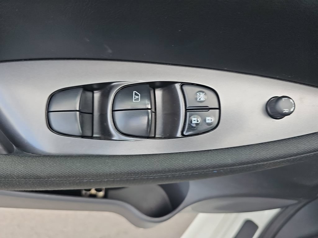 Used 2024 Nissan Leaf S FWD image 31