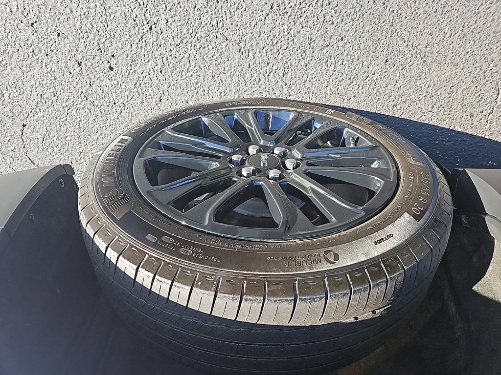 Used 2023 GMC Acadia SLT w/ Elevation Edition image 12