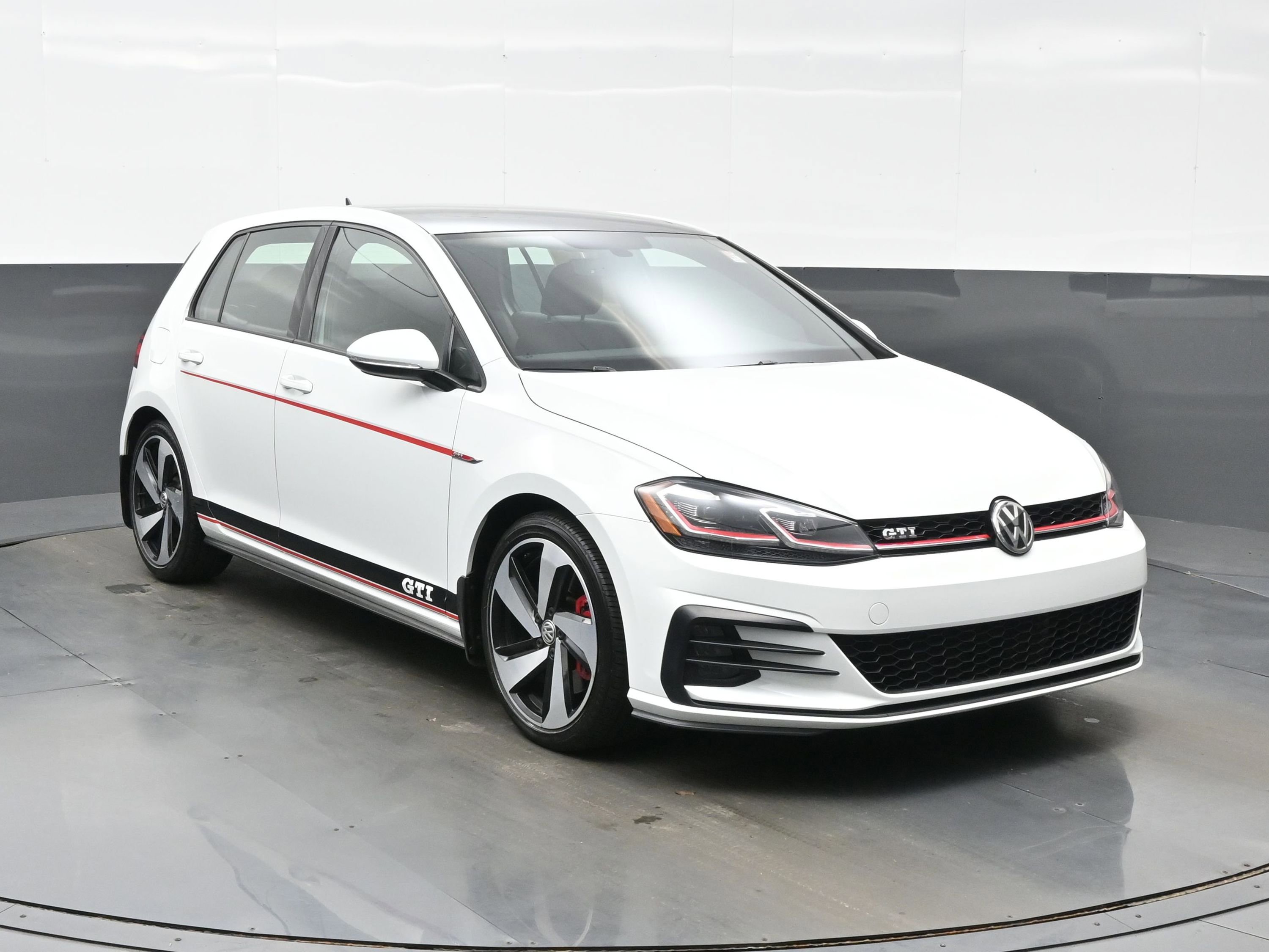 Used 2018 Volkswagen GTI SE FWD image 8