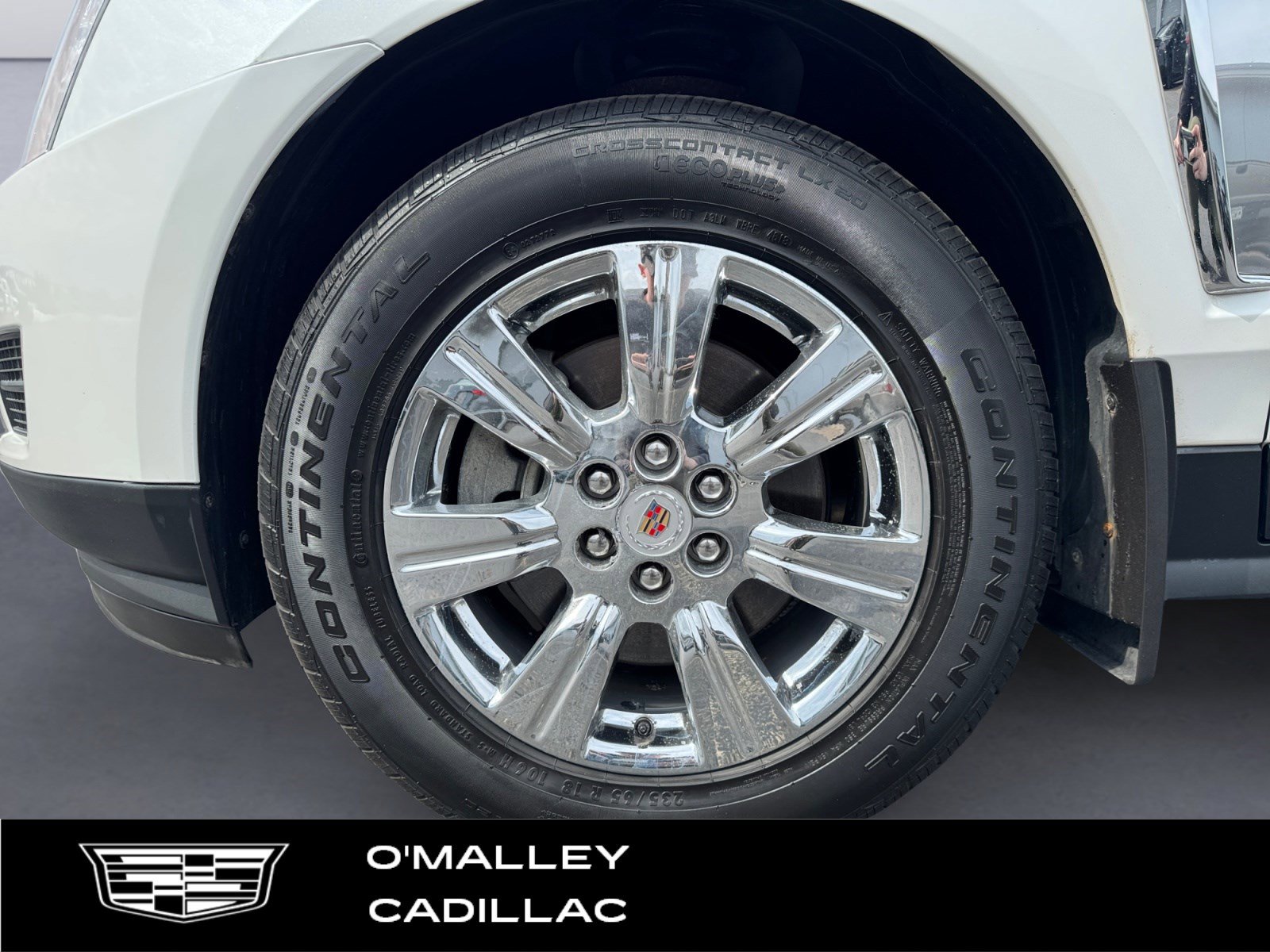 Used 2016 Cadillac SRX Luxury w/ Driver Awareness Package image 9