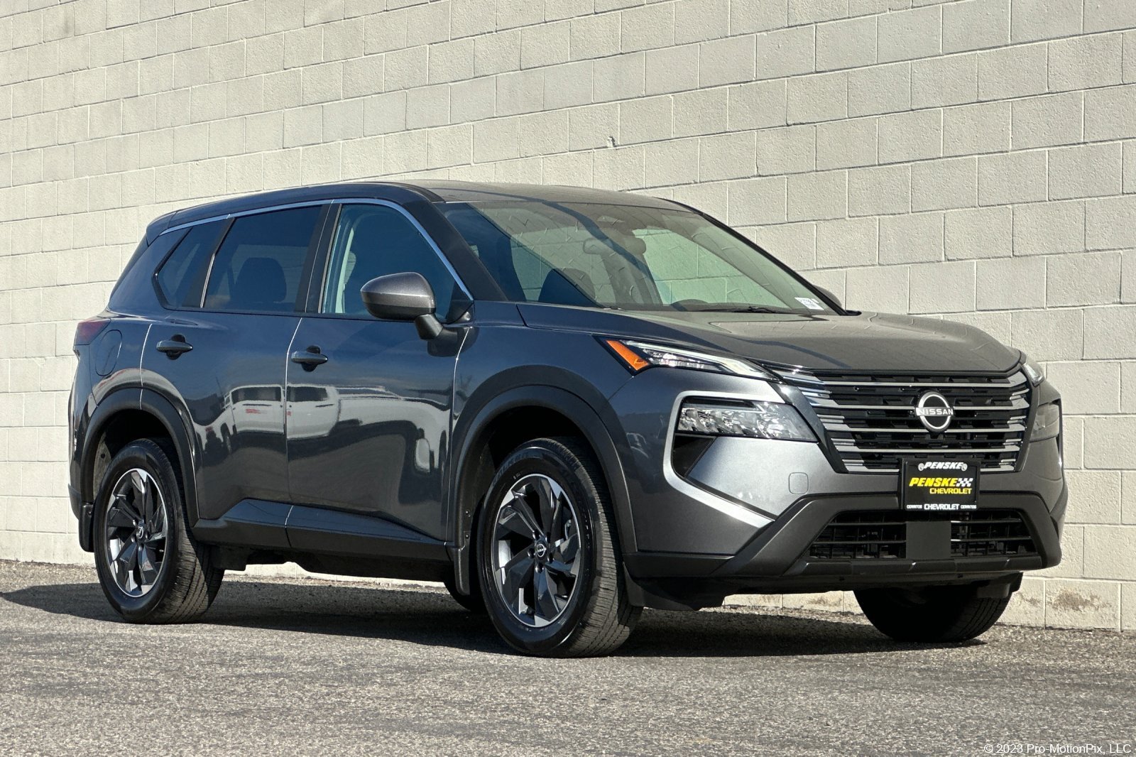 Used 2025 Nissan Rogue SV FWD image 1
