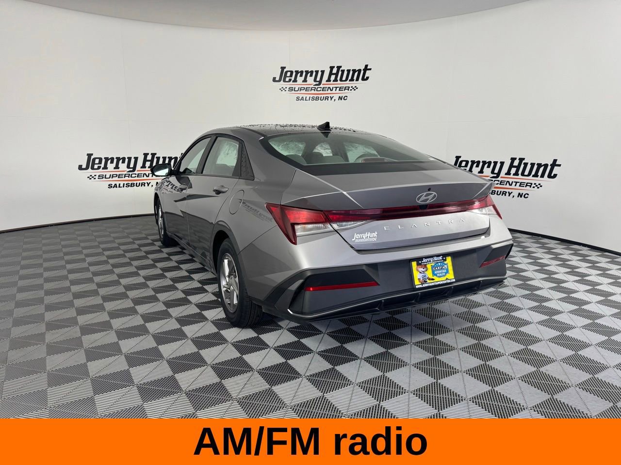 Used 2025 Hyundai Elantra SE image 8