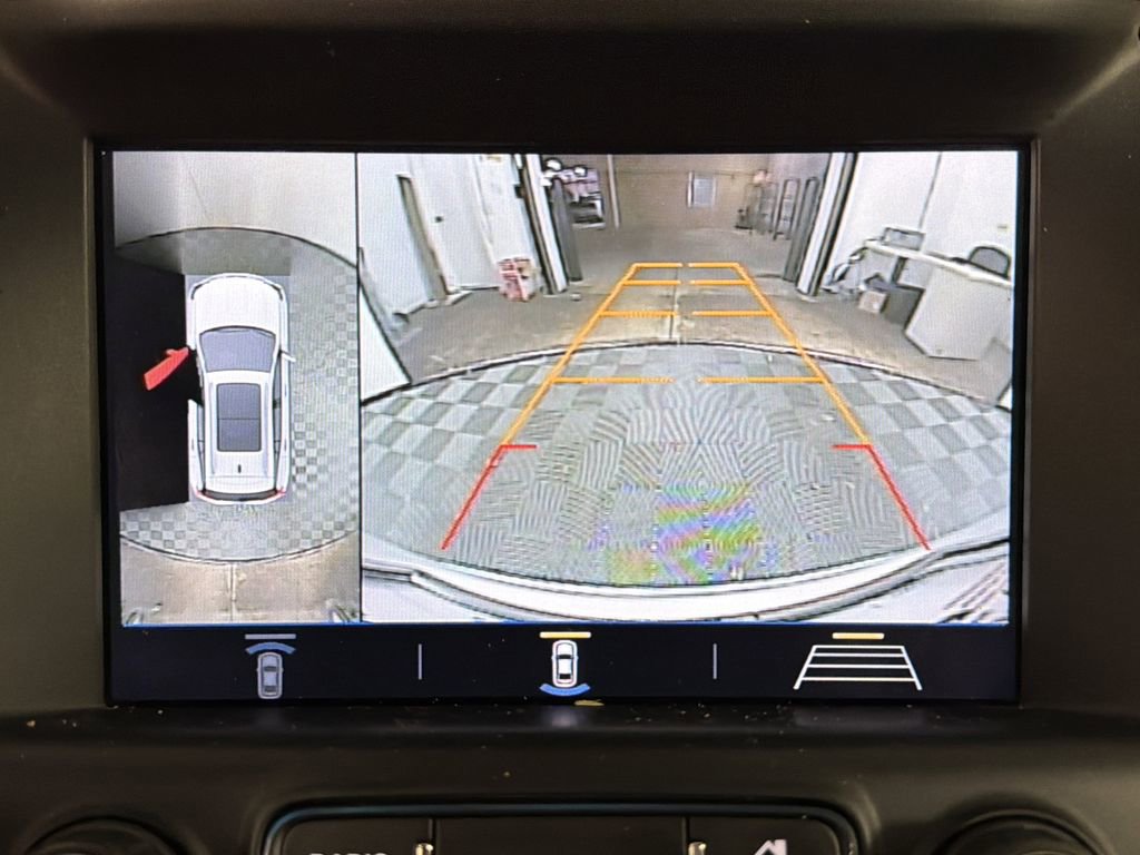 Used 2018 GMC Terrain Denali w/ Advanced Safety Package image 30