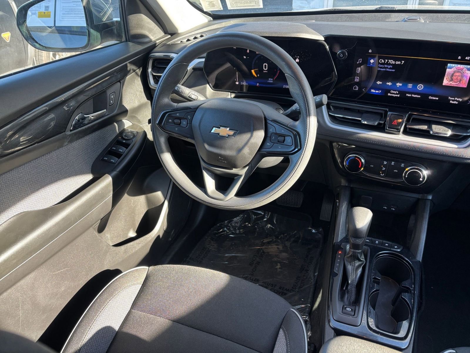 Used 2025 Chevrolet TrailBlazer LT image 30