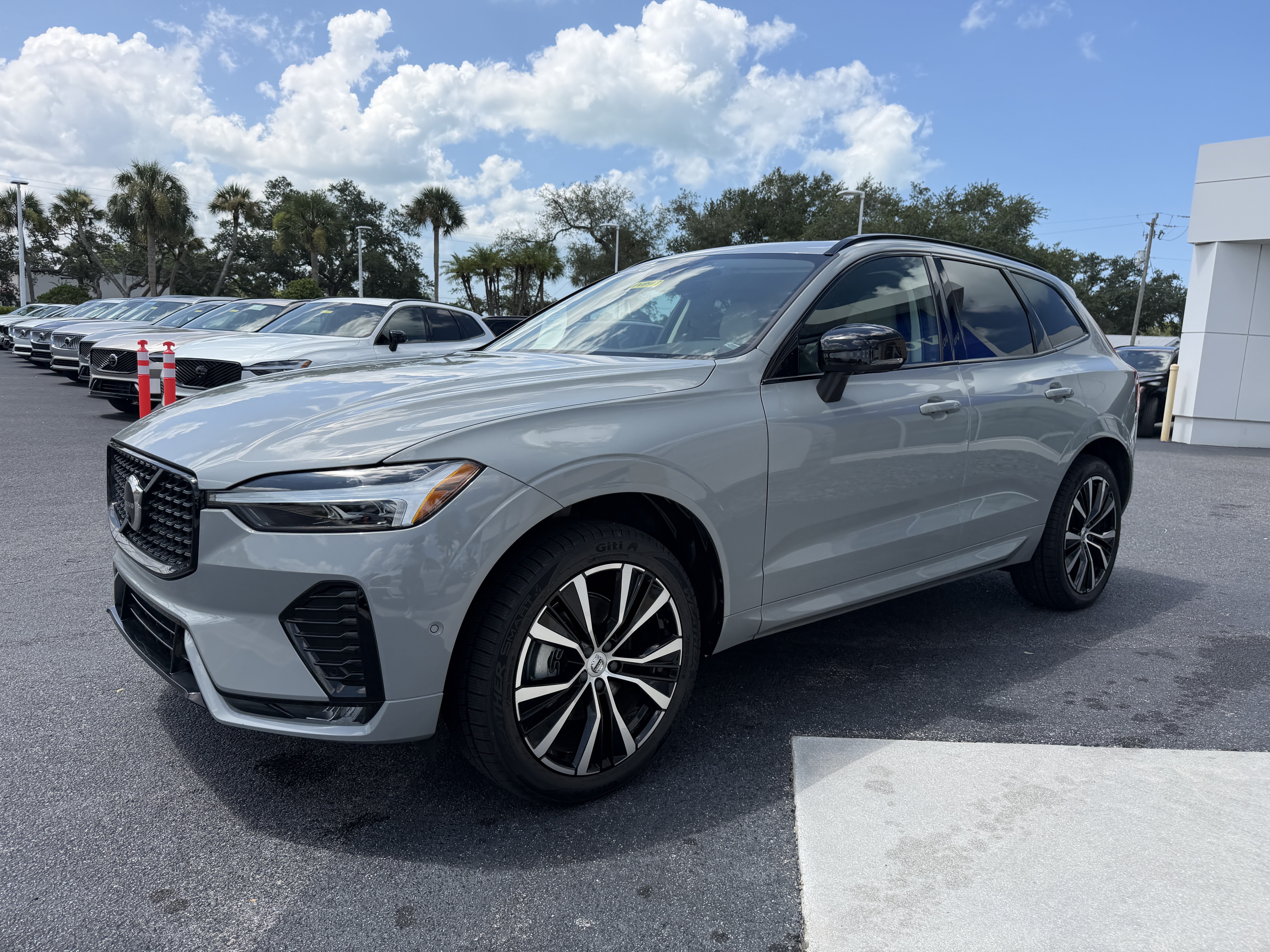 Certified 2024 Volvo XC60 B5 Plus w/ Protection Package Premier AWD/4WD image 7