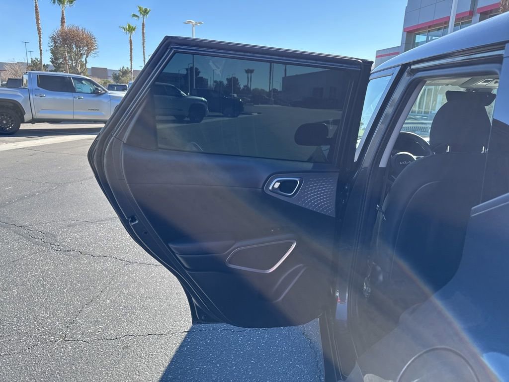 Used 2025 Kia Soul LX w/ LX Technology Package image 15