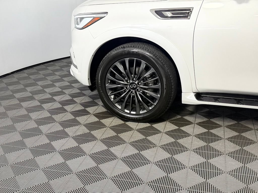 Used 2024 INFINITI QX80 Sensory AWD/4WD image 11