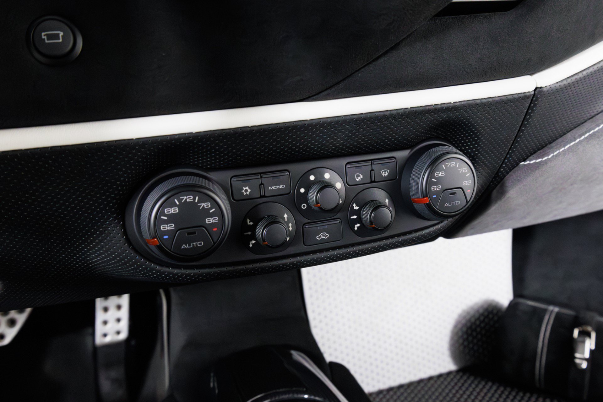 Used 2020 Ferrari 488 Pista Coupe RWD image 25