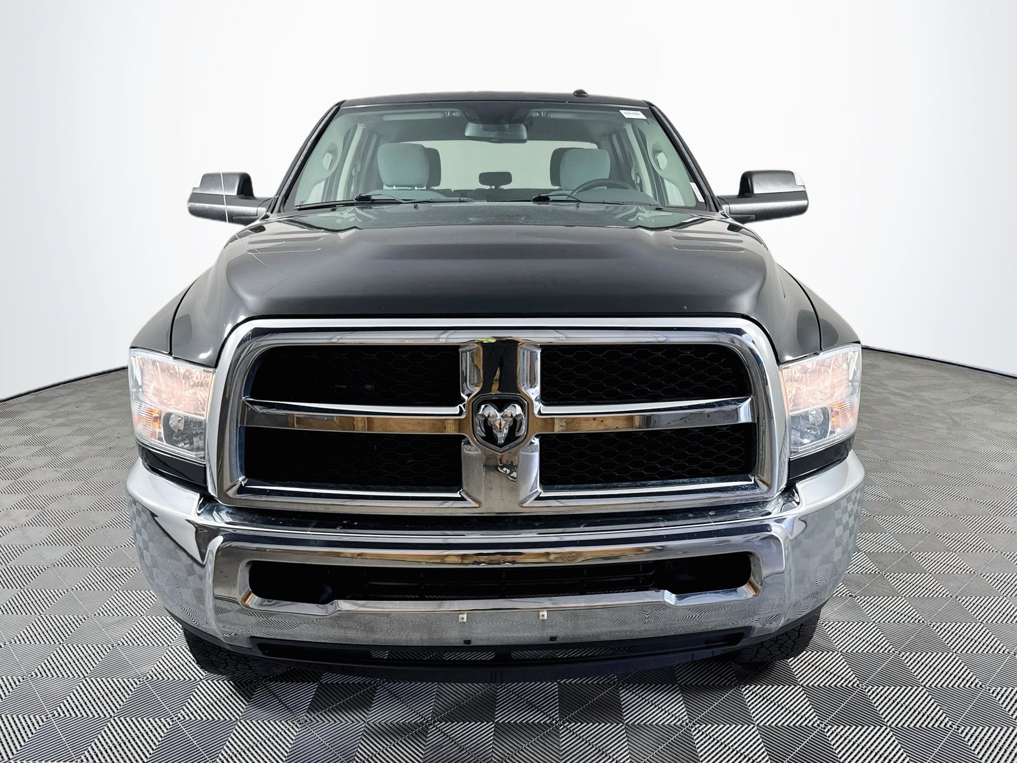 Used 2016 RAM 2500 Tradesman w/ Chrome Appearance Group AWD/4WD image 2